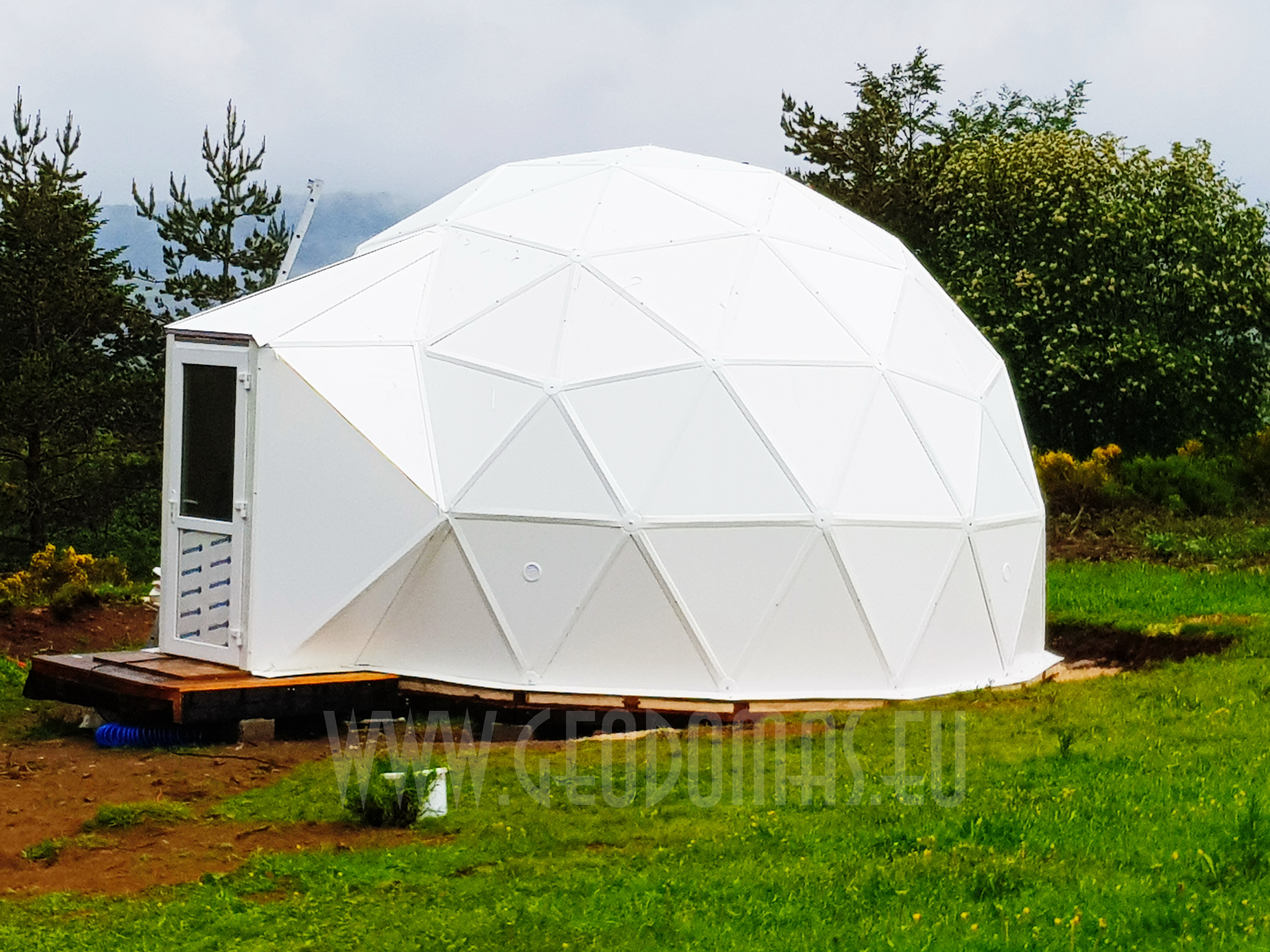 30m2 Ø6m Mobilus Namelis | Apšiltintas kupolas su stiklofasadu